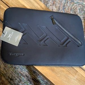 NWT Targus laptop sleeve
